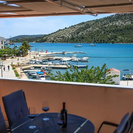 Maris * Vinišće