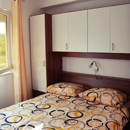 Maris Apartment *